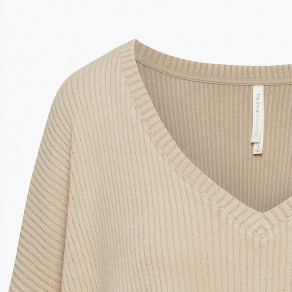 ARITZIA The Group by Babaton Traverse Longsleeve - Picture 2 of 3